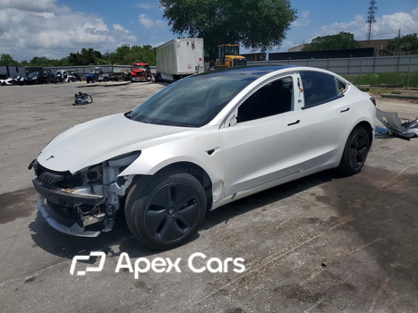 Tesla Model 3 2019 - Image 1 of 15