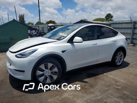 Tesla Model Y 2021 - Image 1 of 13
