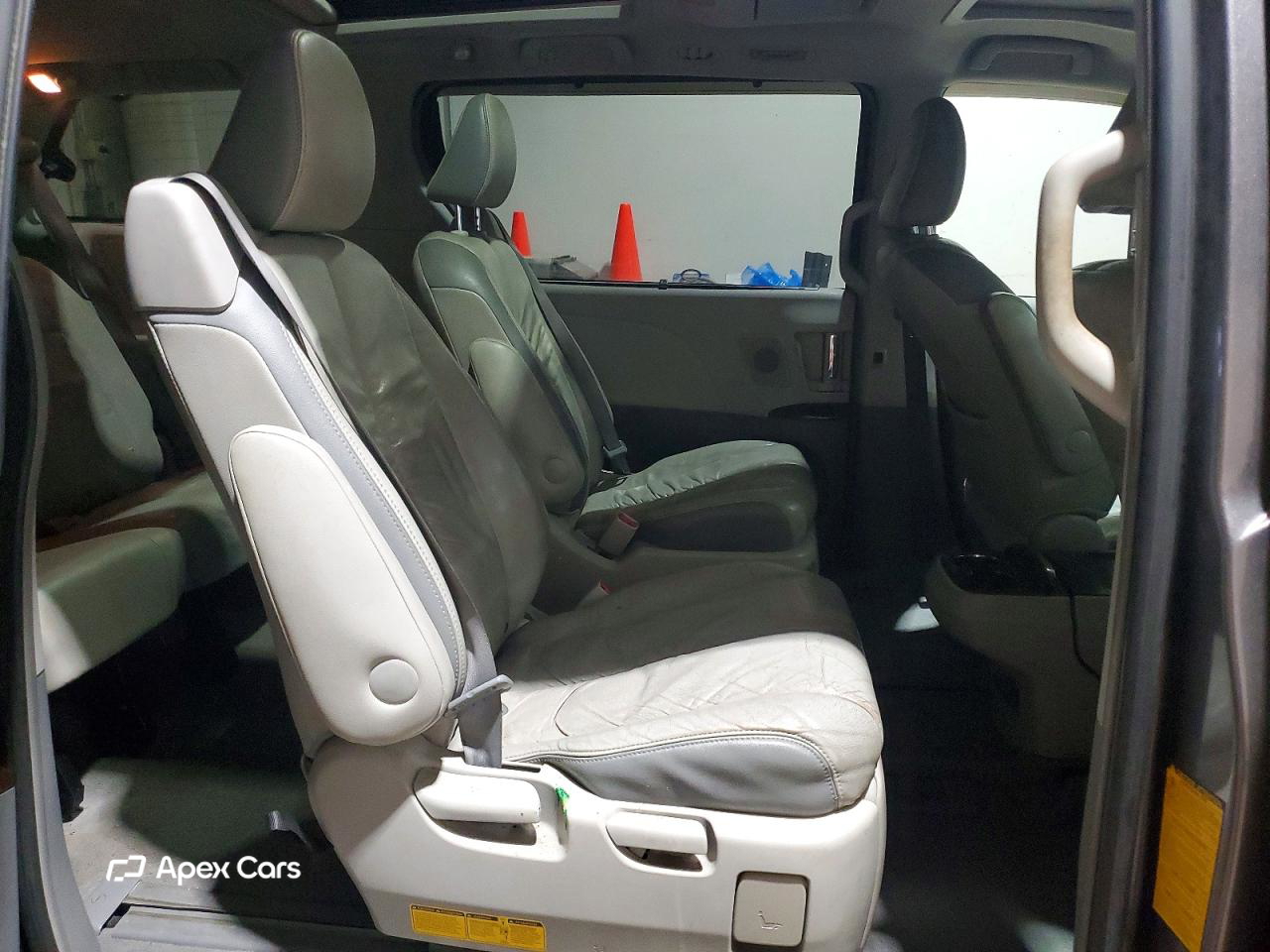 Toyota Sienna 2011