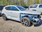 Volvo XC40 2025