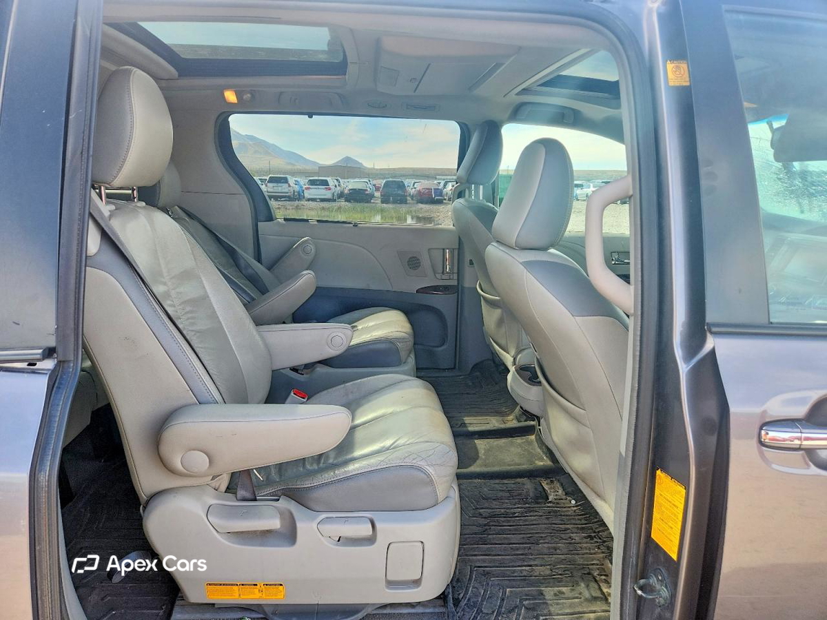 Toyota Sienna 2011