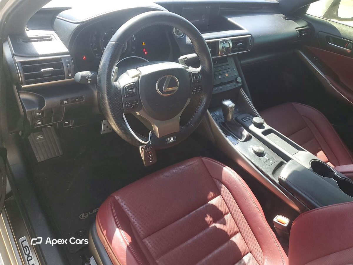 Lexus IS 2019