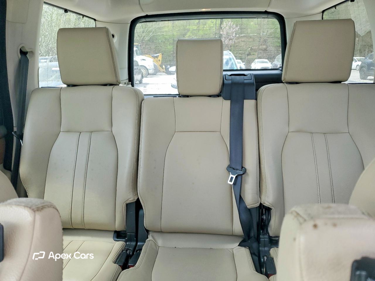 Land Rover LR4 2015