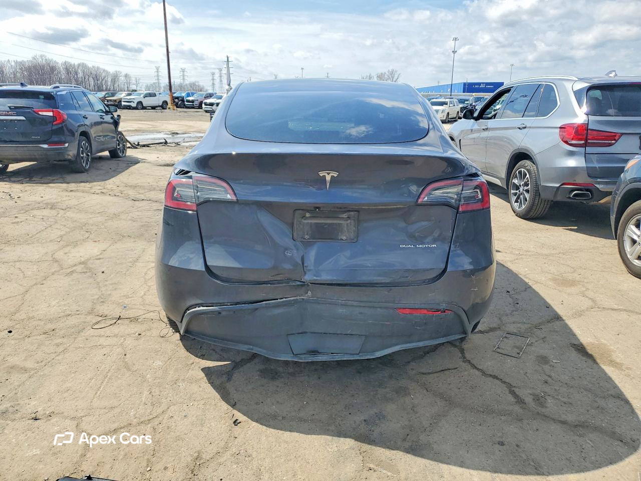 Tesla Model Y 2024