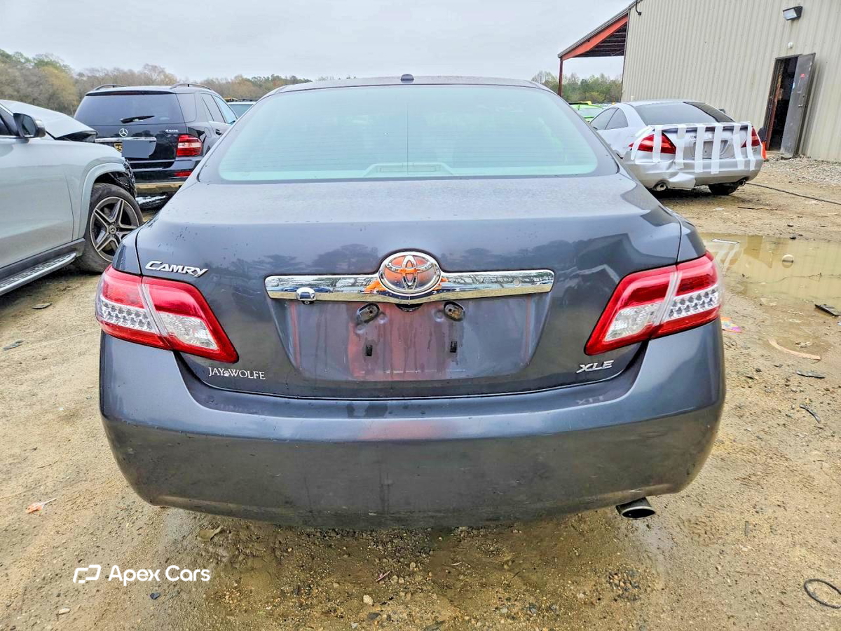 Toyota Camry 2011