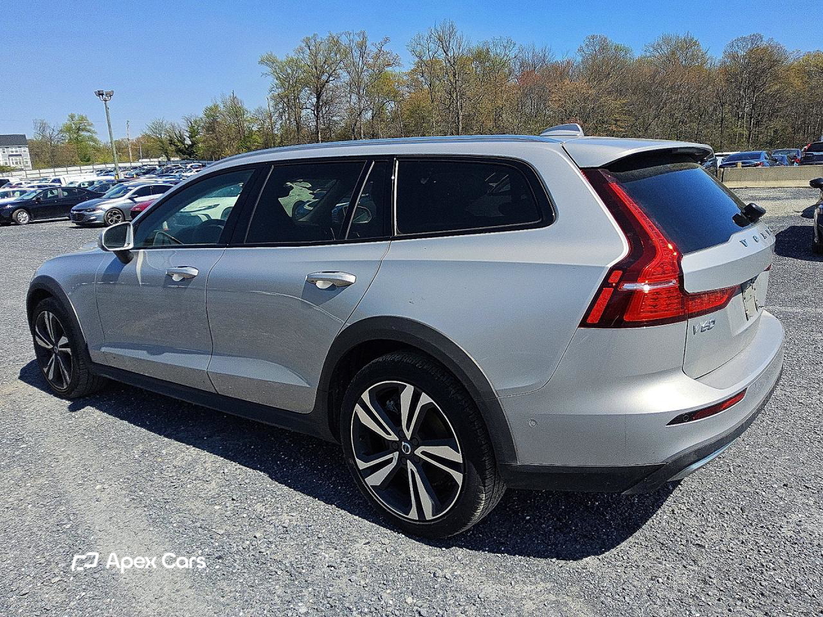 Volvo V60 2025