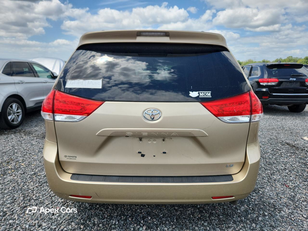 Toyota Sienna 2012