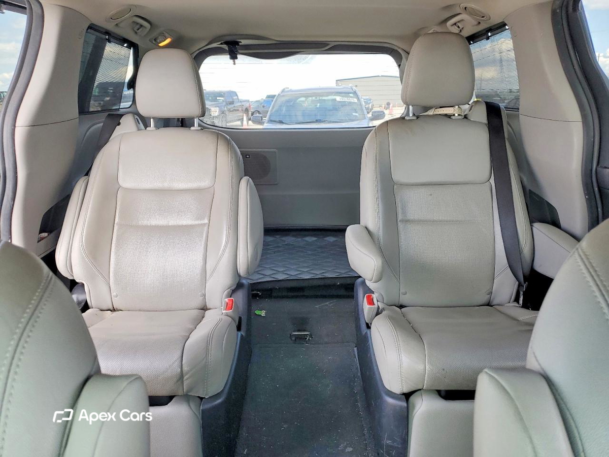 Toyota Sienna 2015