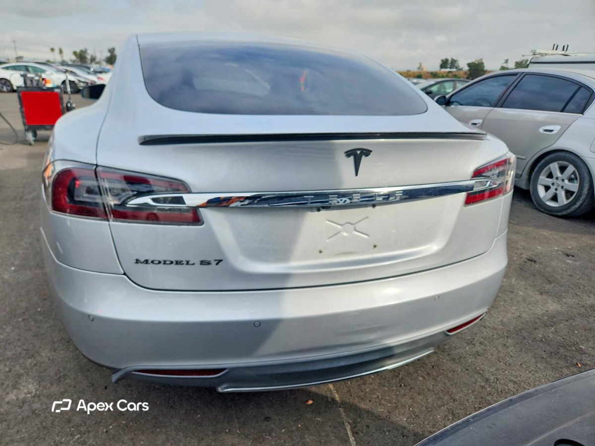 Tesla Model S 2015