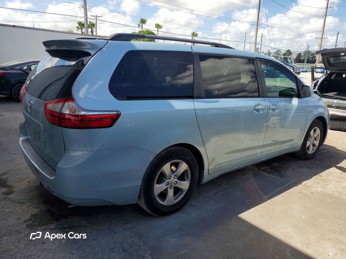 Toyota Sienna 2016