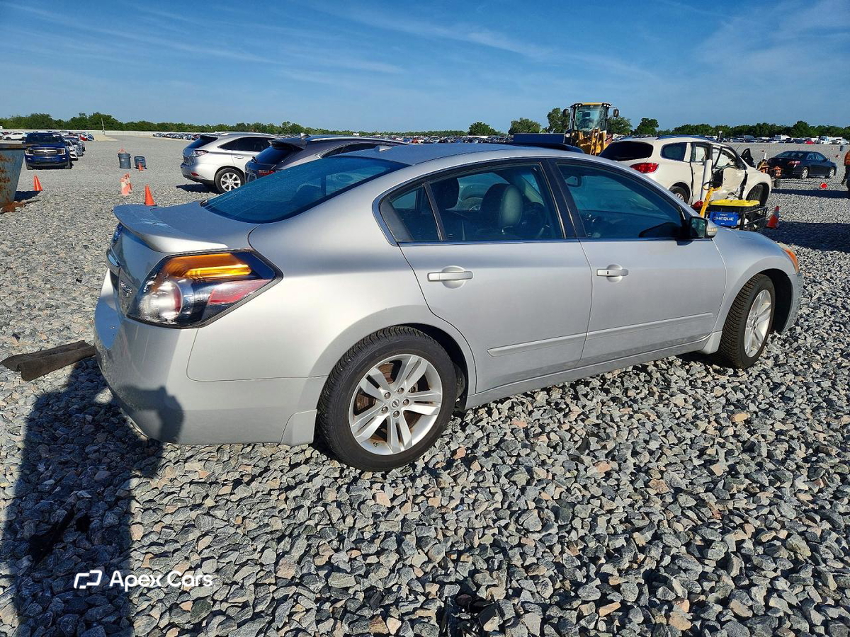 Nissan Altima 2012
