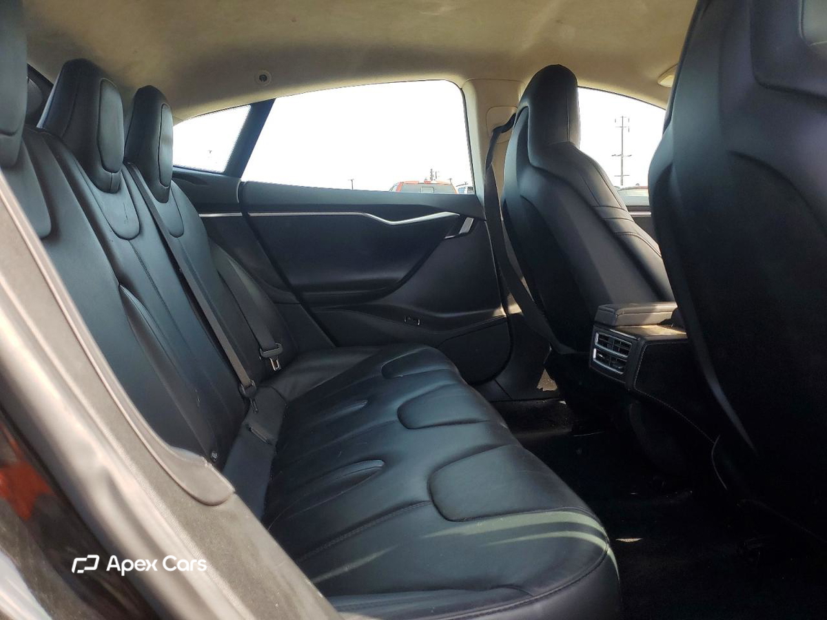 Tesla Model S 2015