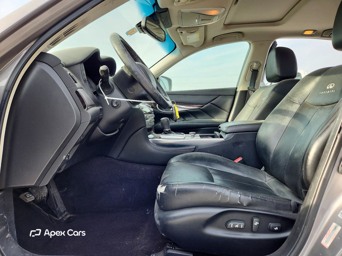 Infiniti M 2012