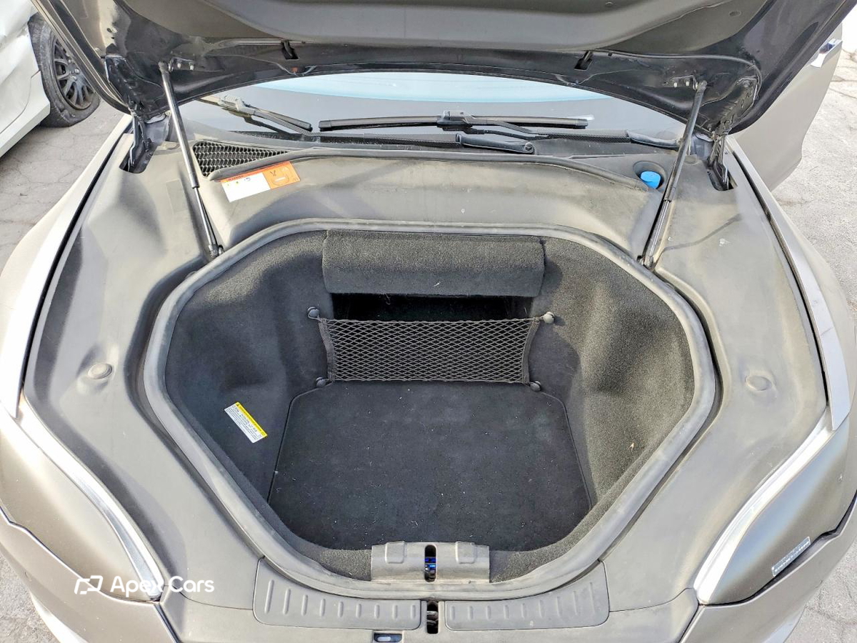 Tesla Model S 2015