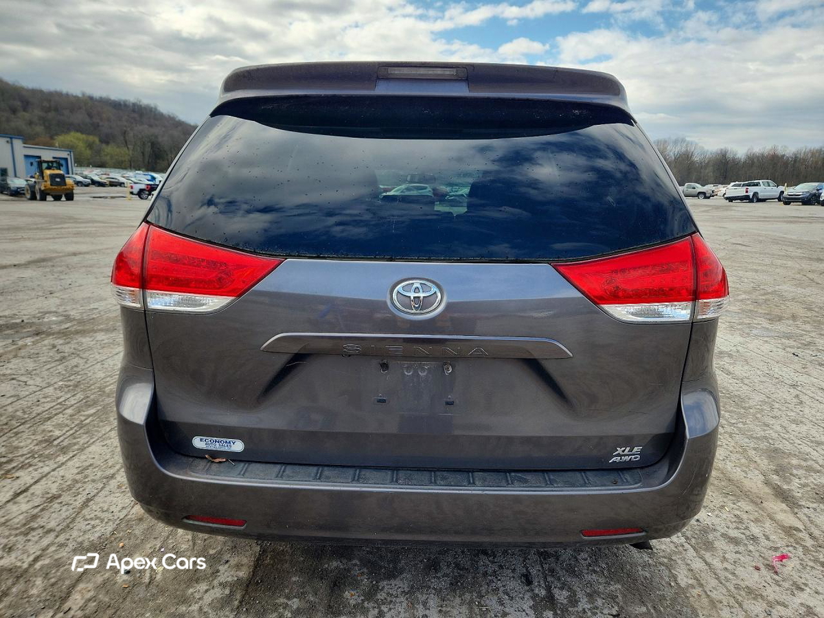 Toyota Sienna 2014