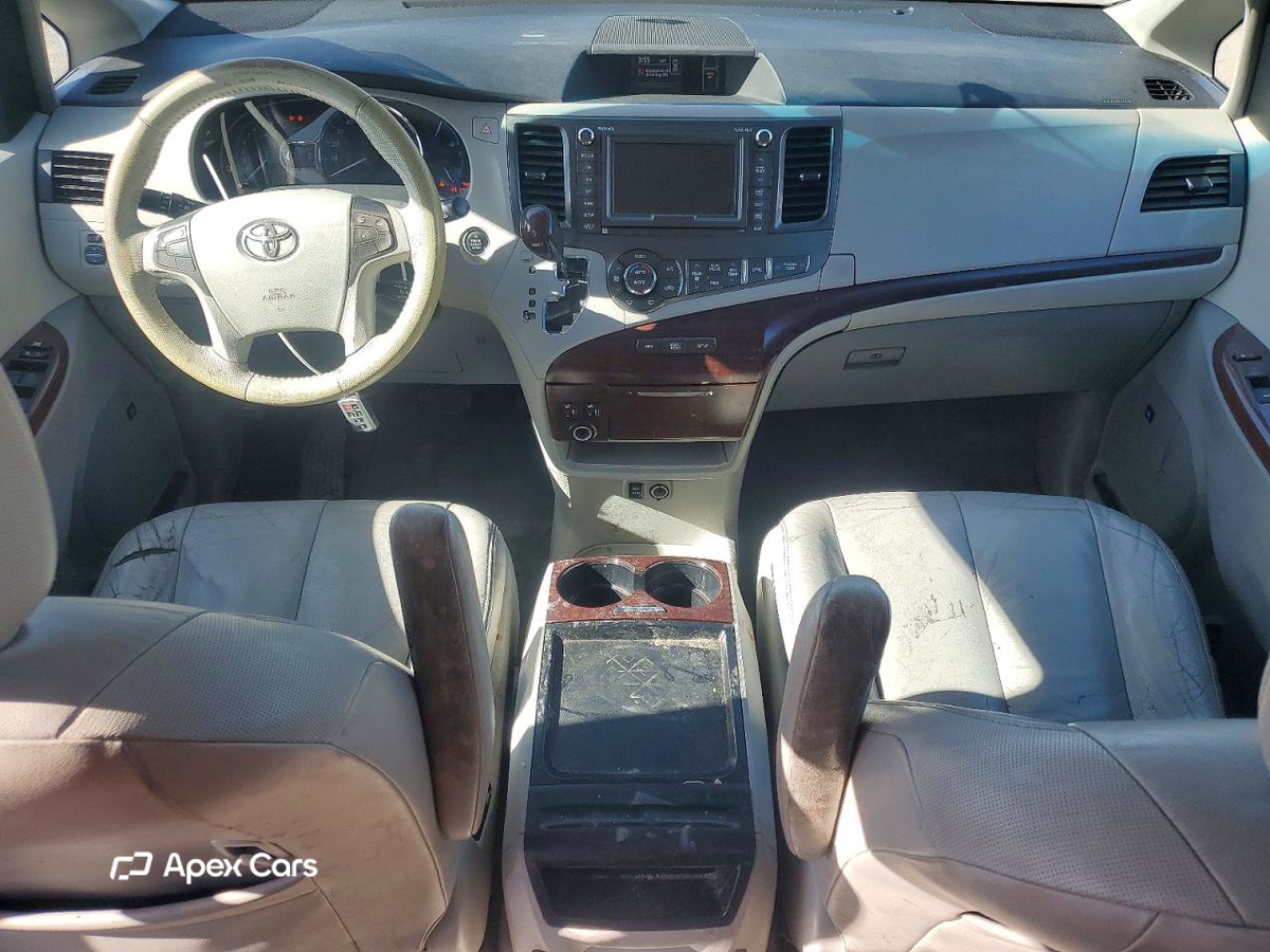 Toyota Sienna 2011