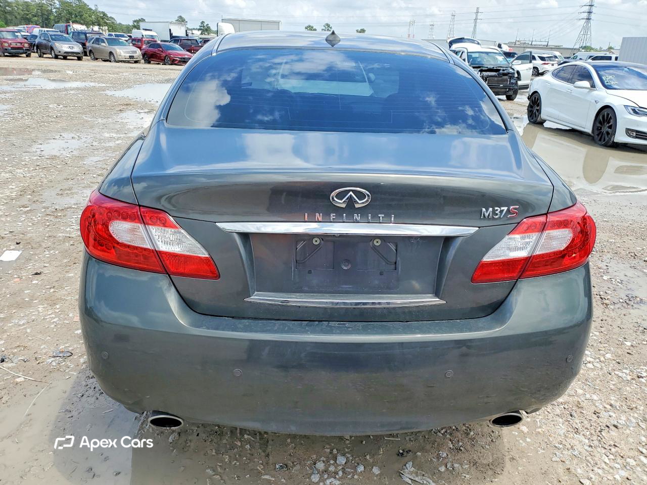 Infiniti M 2013