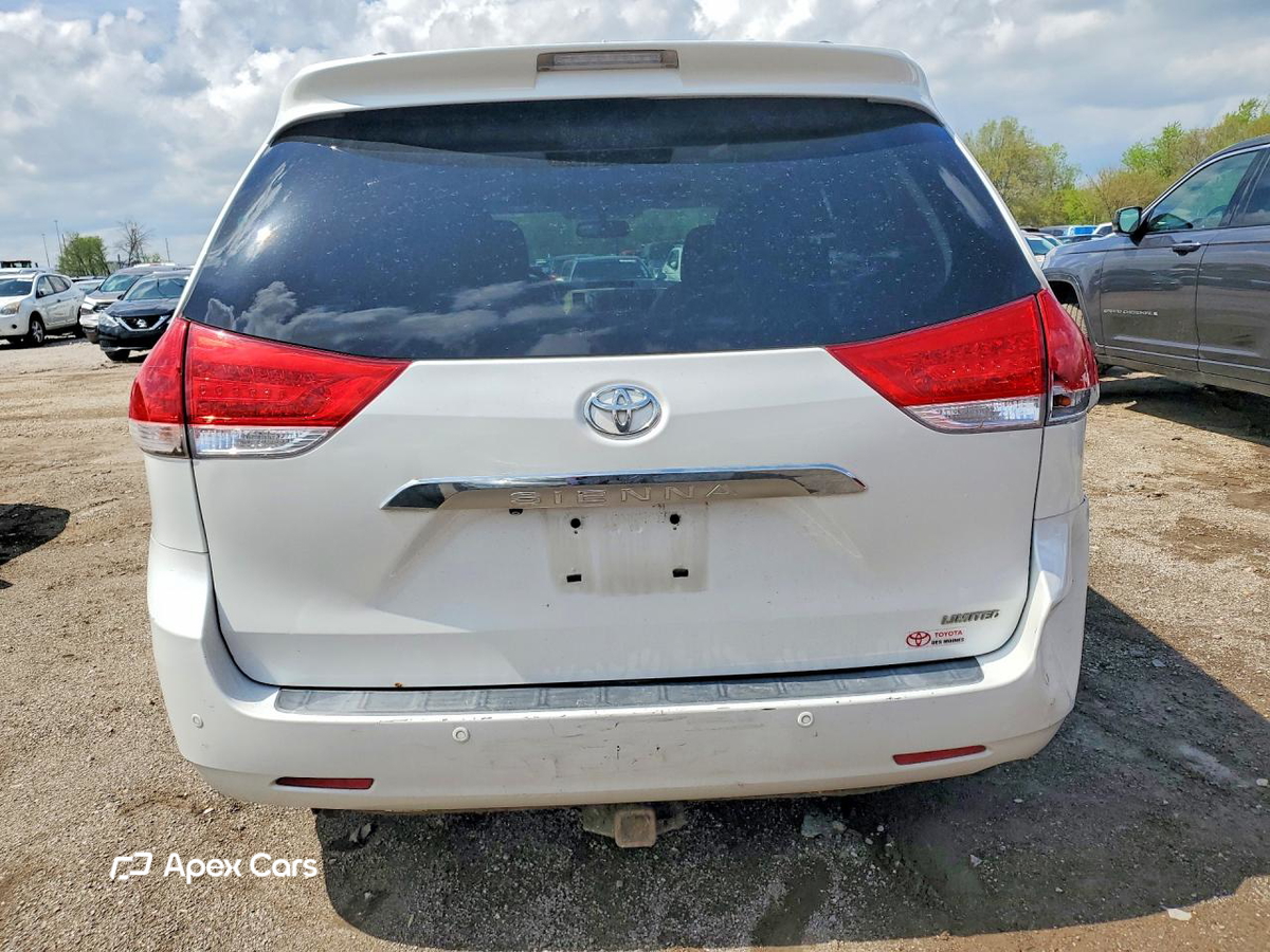 Toyota Sienna 2011