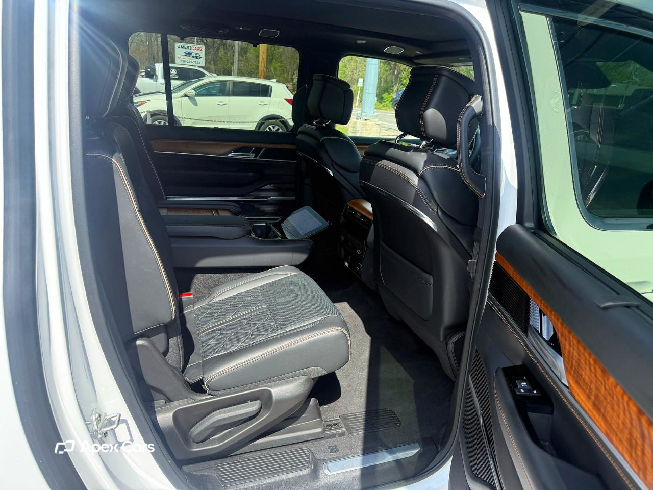 Jeep Grand Wagoneer 2024