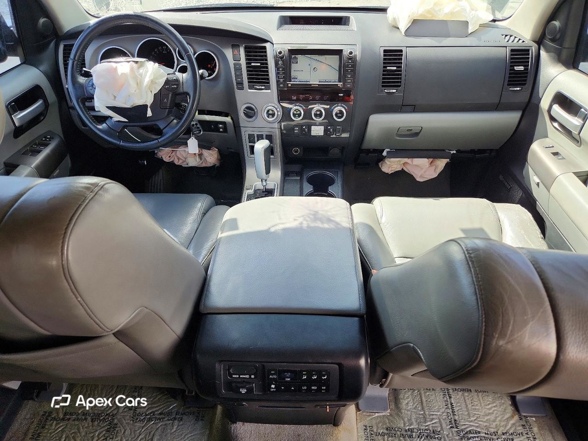Toyota Sequoia 2011