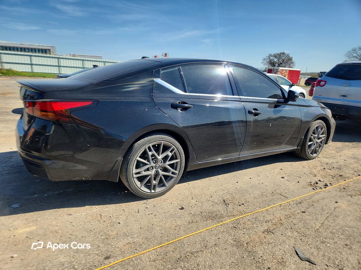 Nissan Altima 2024