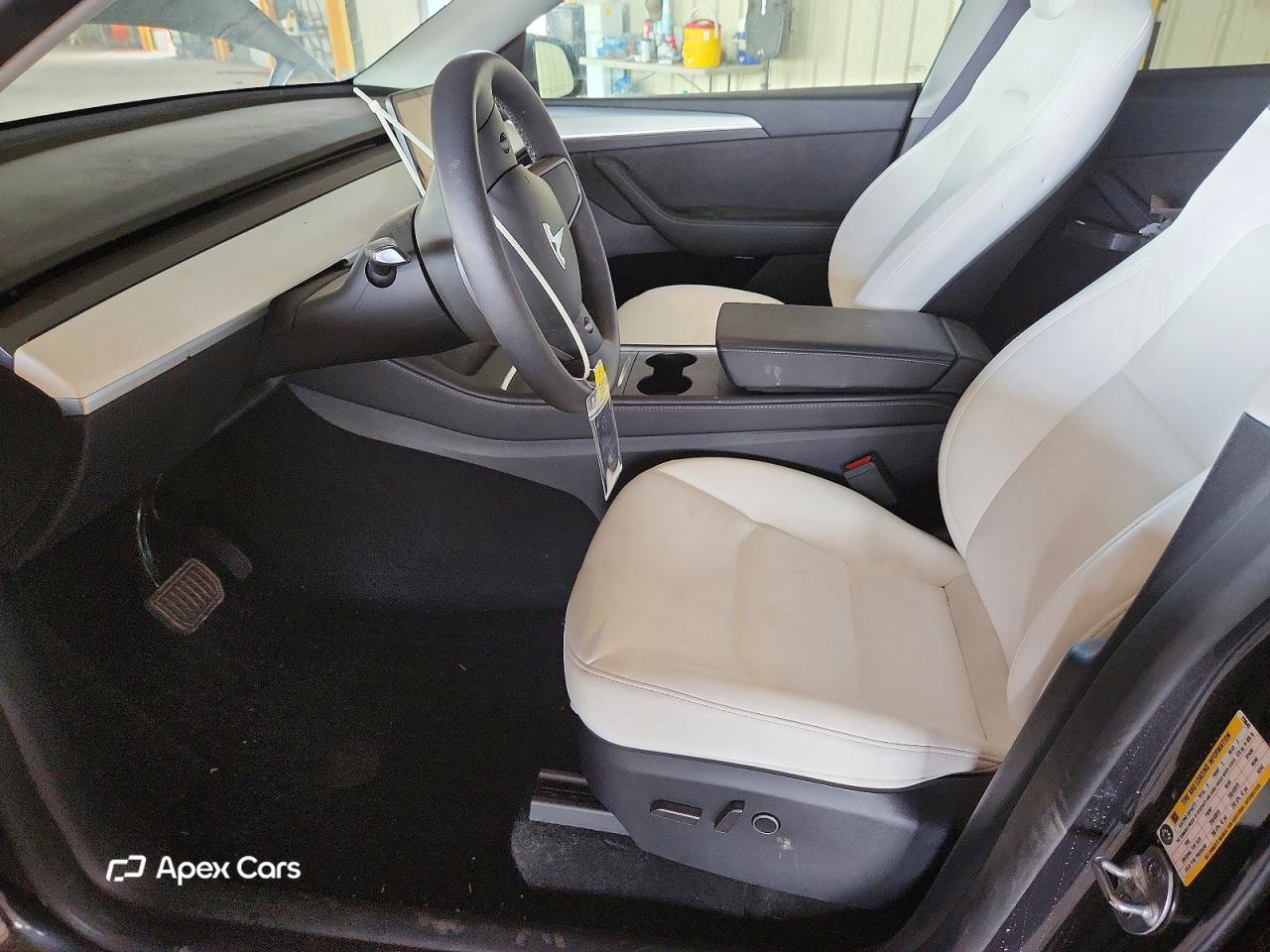Tesla Model Y 2025