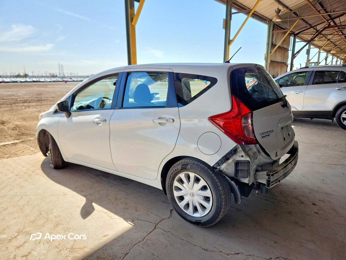 Nissan Versa 2015
