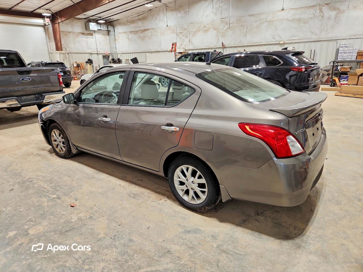 Nissan Versa 2015