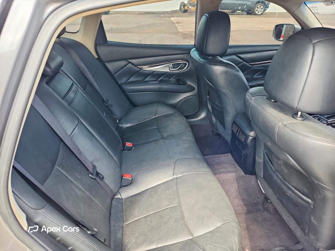 Infiniti M 2012