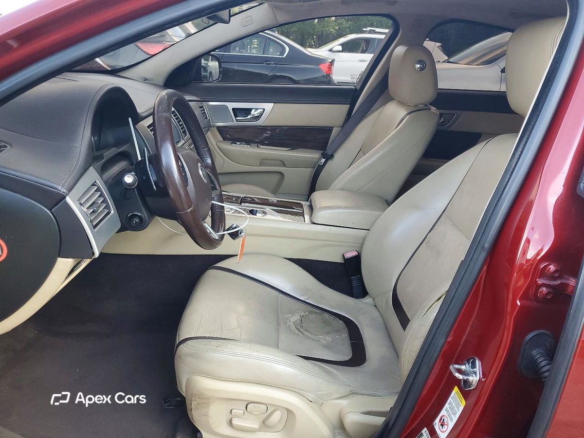 Jaguar XF 2012