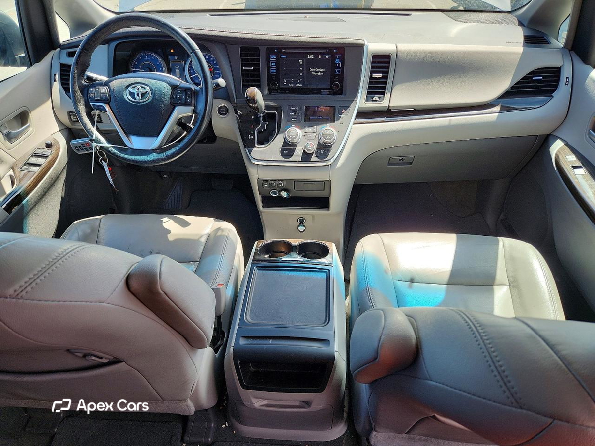 Toyota Sienna 2016