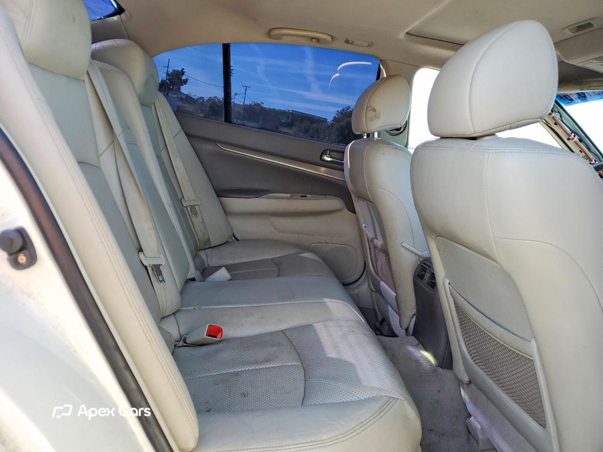 Infiniti G 2010