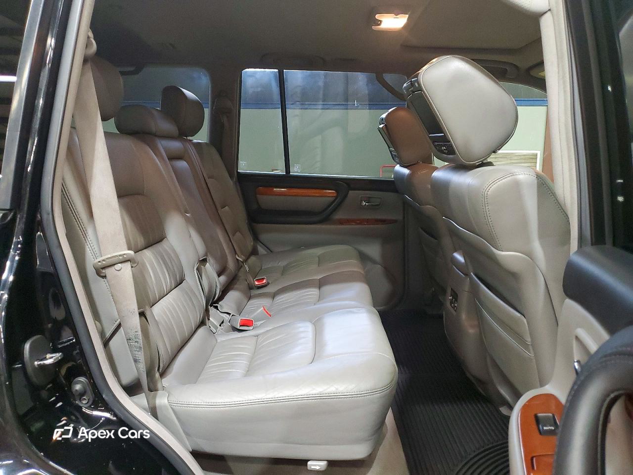 Lexus LX 2006