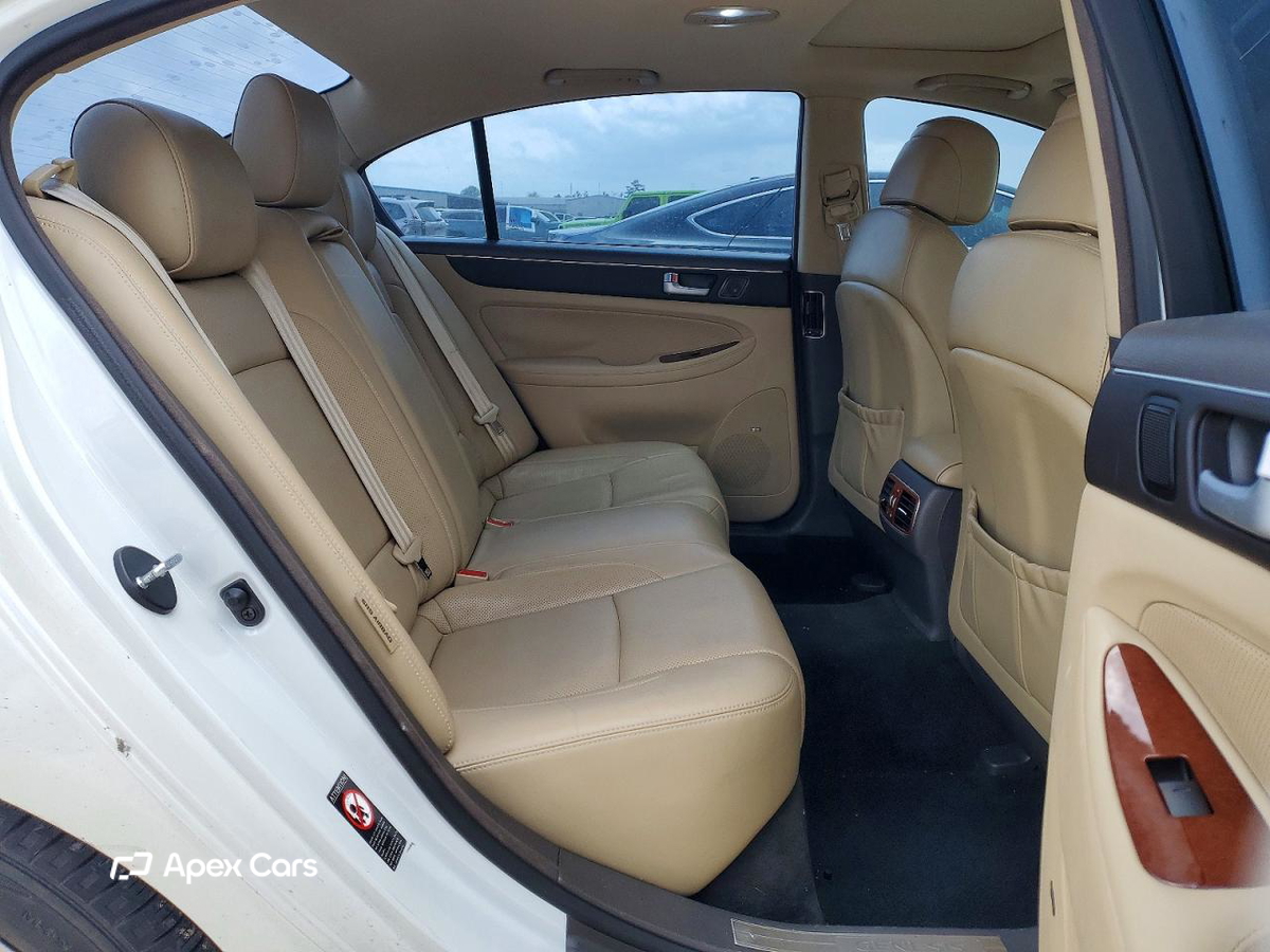 Hyundai Genesis 2013
