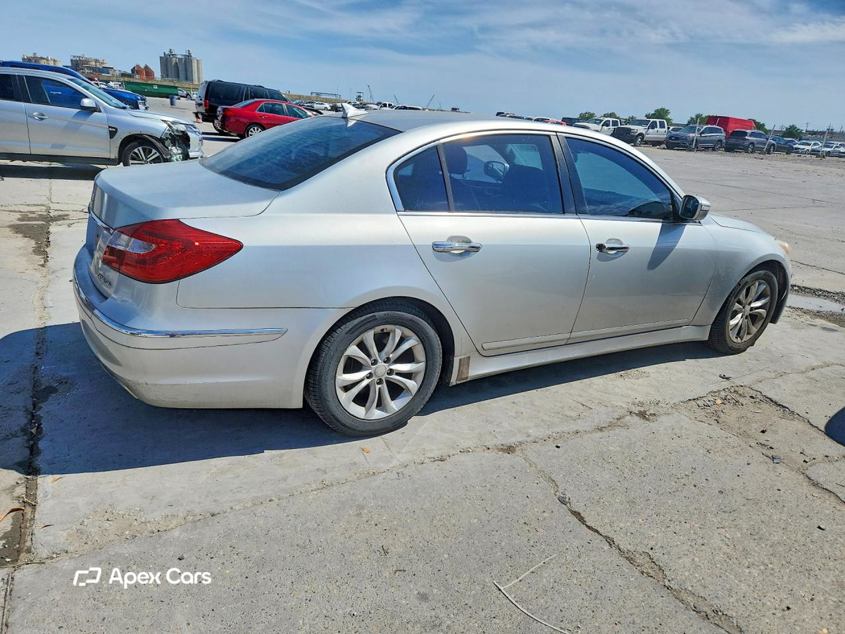 Hyundai Genesis 2013