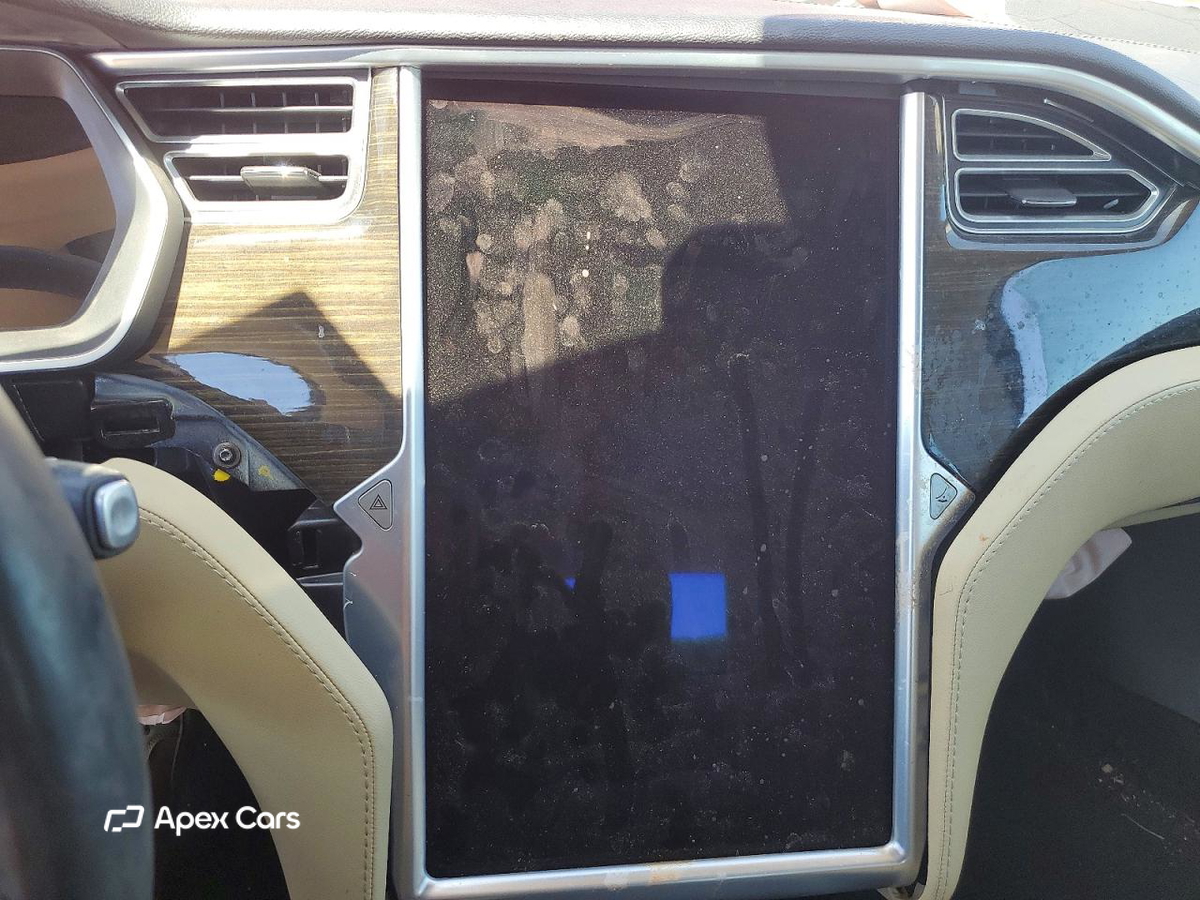 Tesla Model S 2015