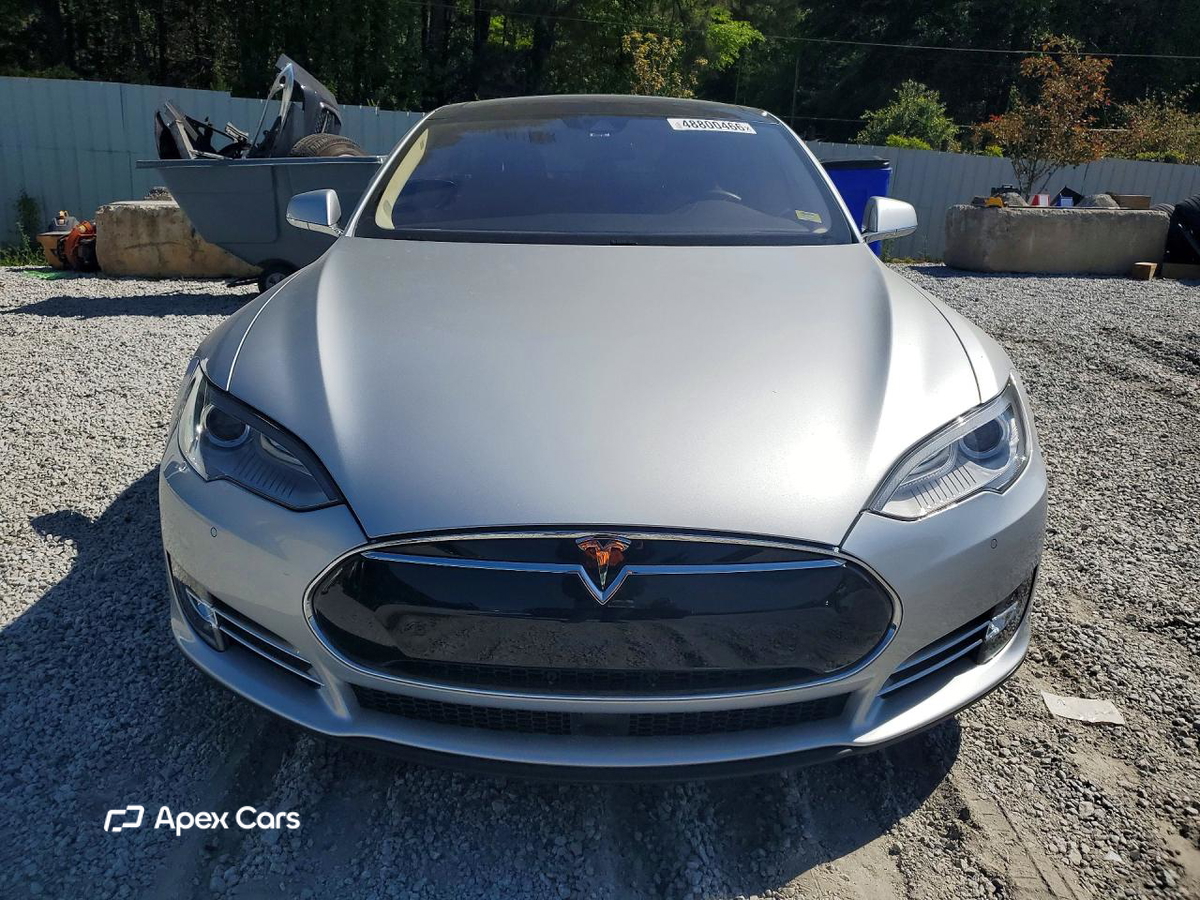 Tesla Model S 2015