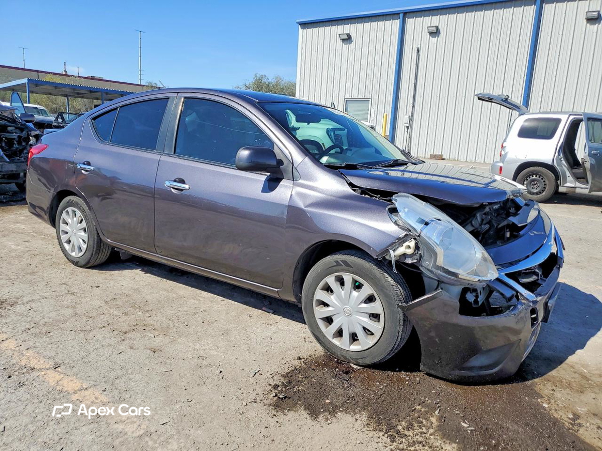 Nissan Versa 2015