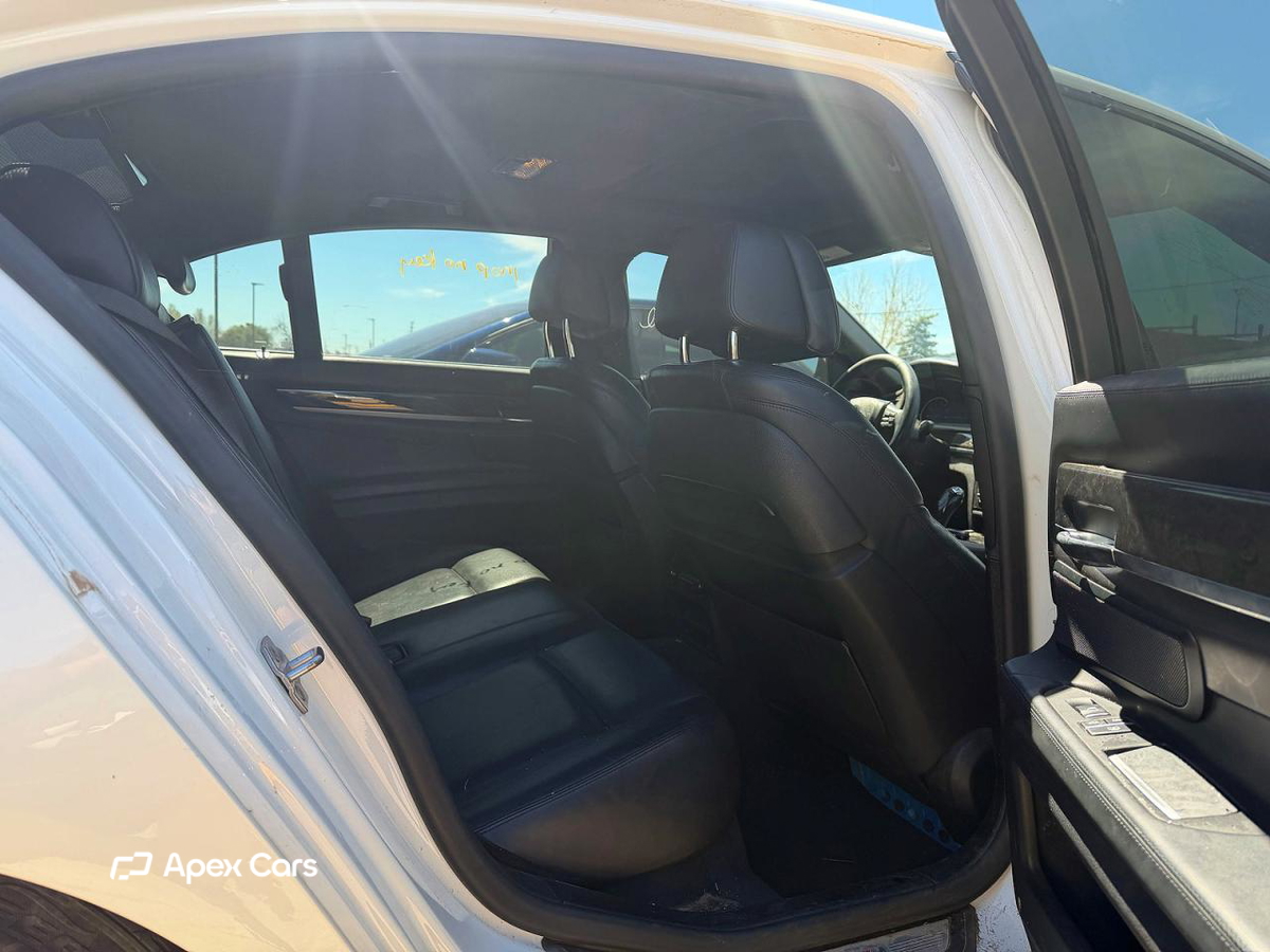 BMW Series 7 2015