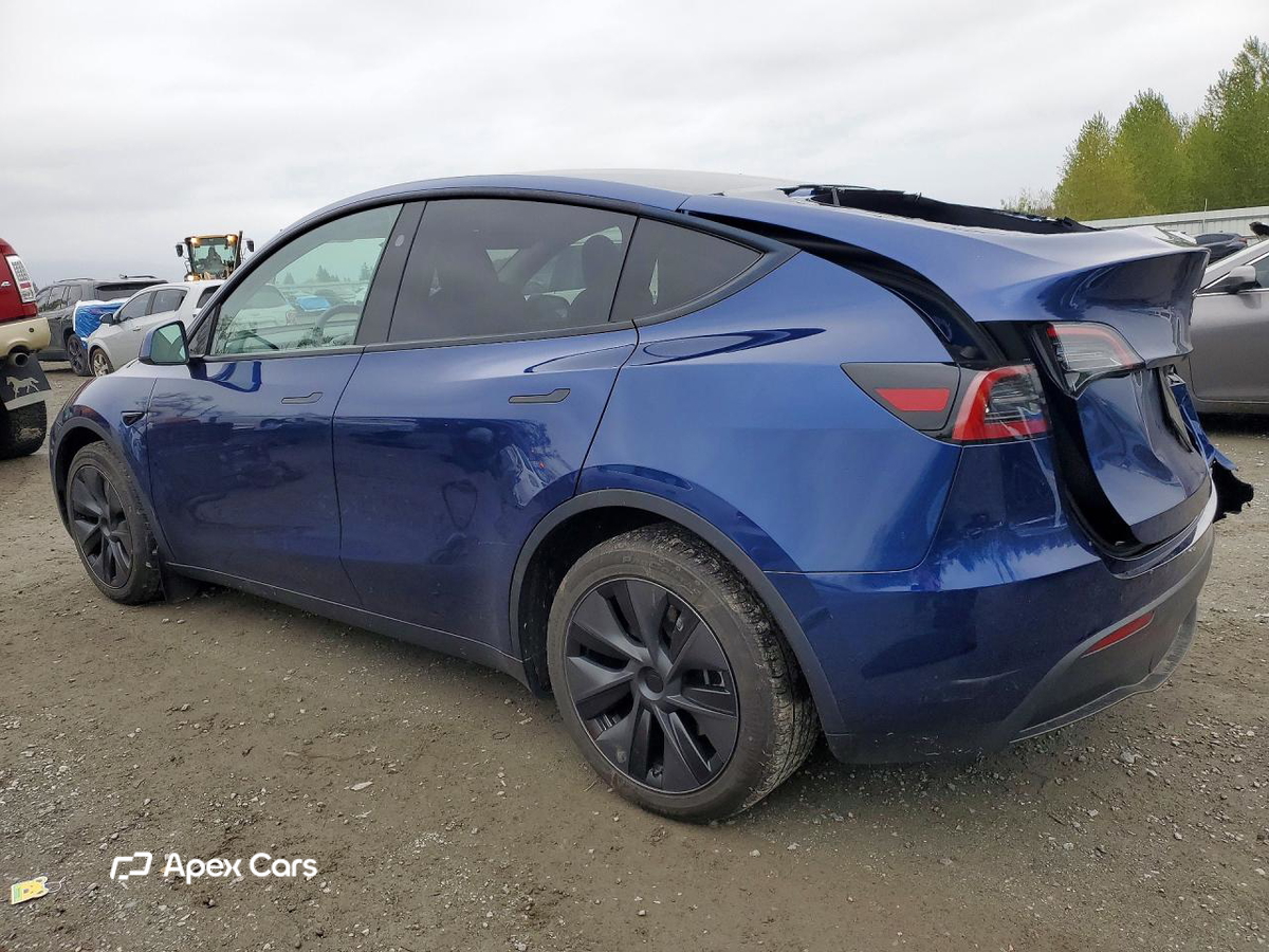 Tesla Model Y 2025