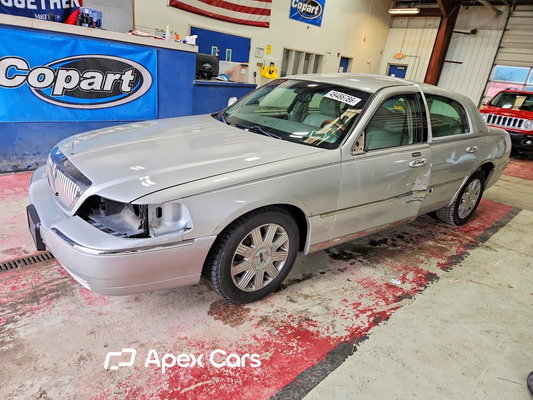 2004 Lincoln Town Car - Image 1 of 5