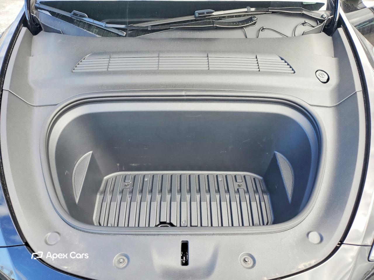 Tesla Model Y 2025