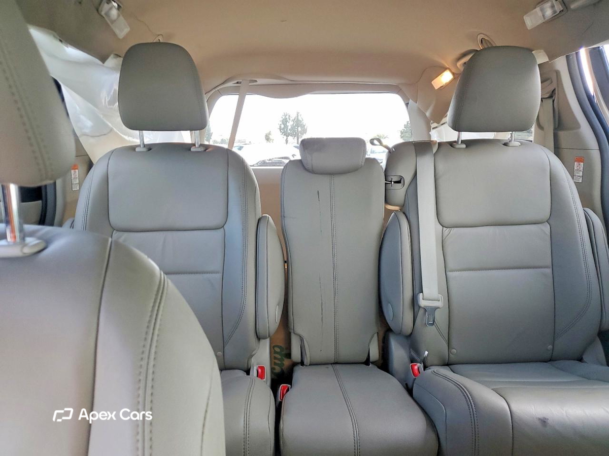Toyota Sienna 2016