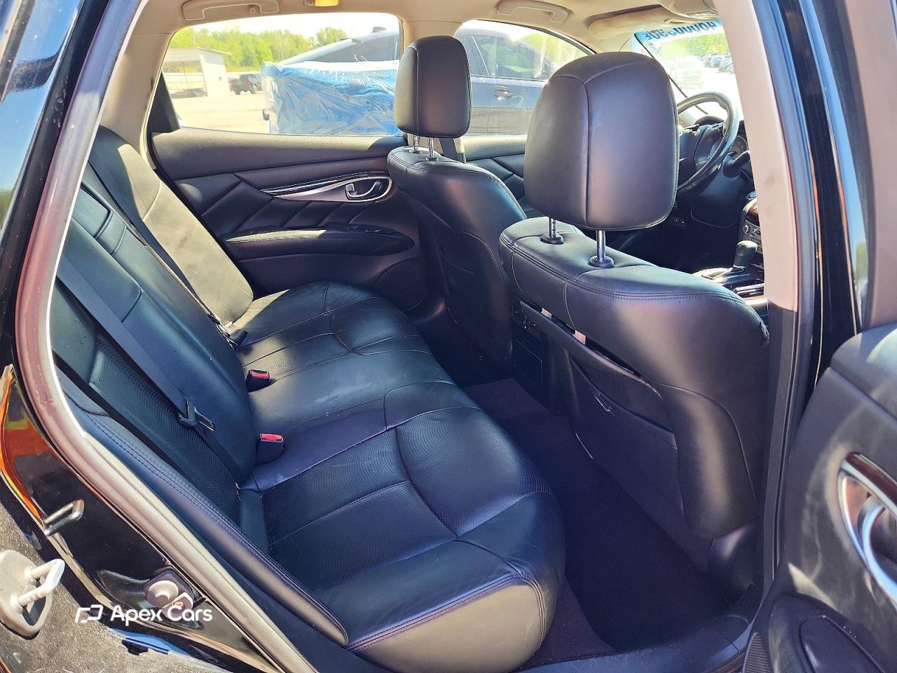 Infiniti M 2011