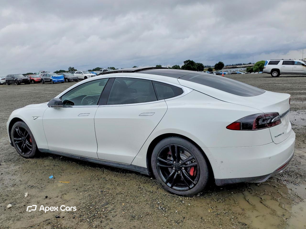 Tesla Model S 2015