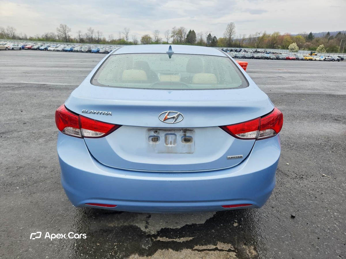 Hyundai Elantra 2012
