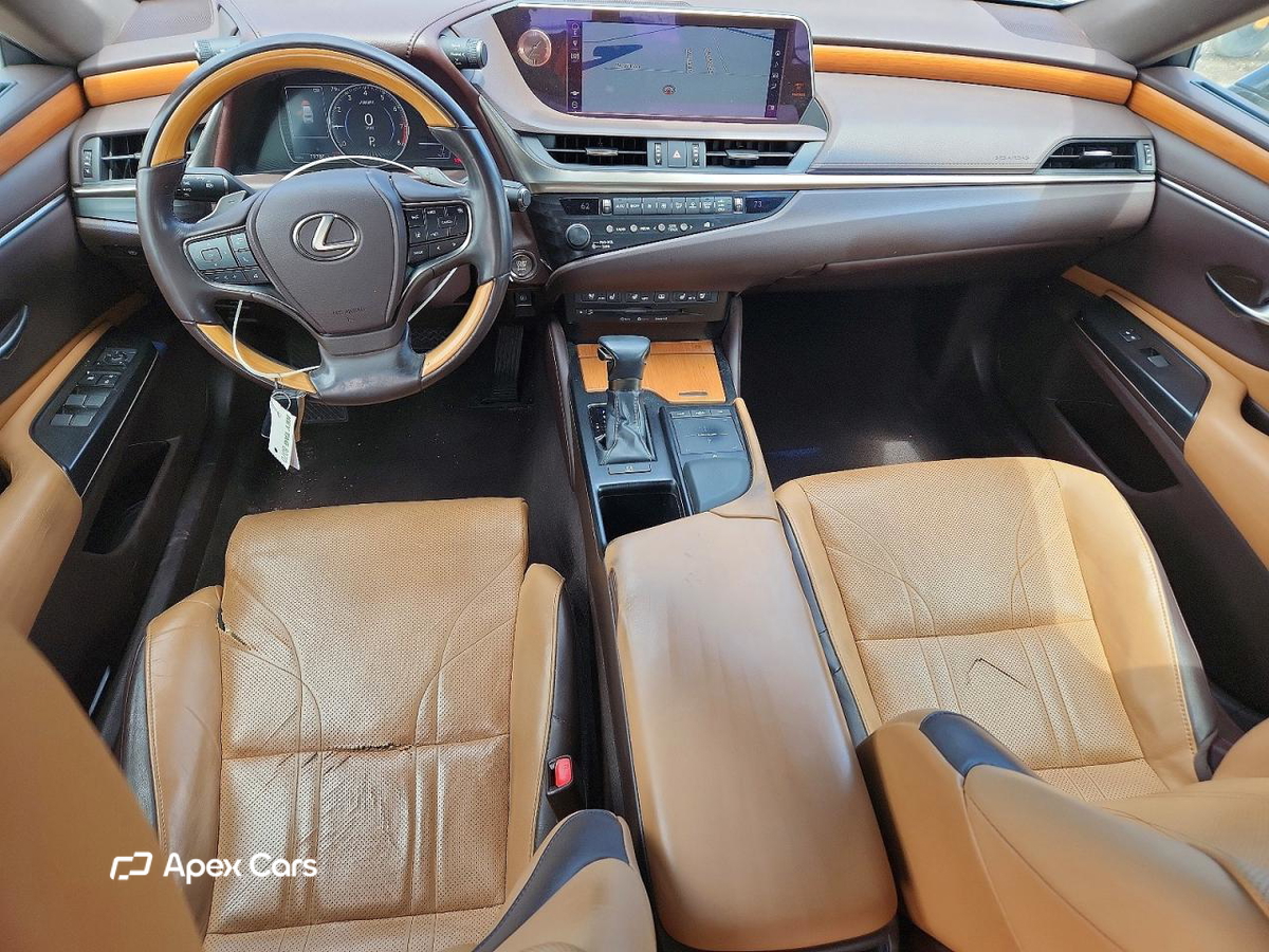 Lexus ES 2019