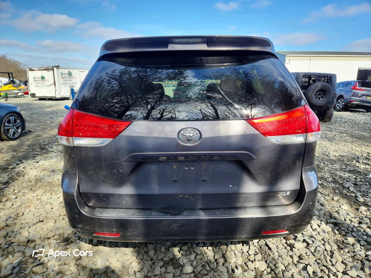 Toyota Sienna 2011