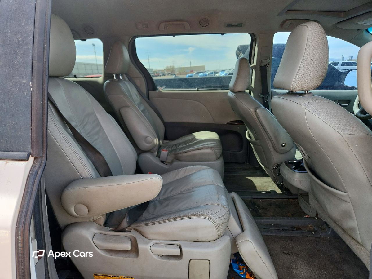 Toyota Sienna 2011