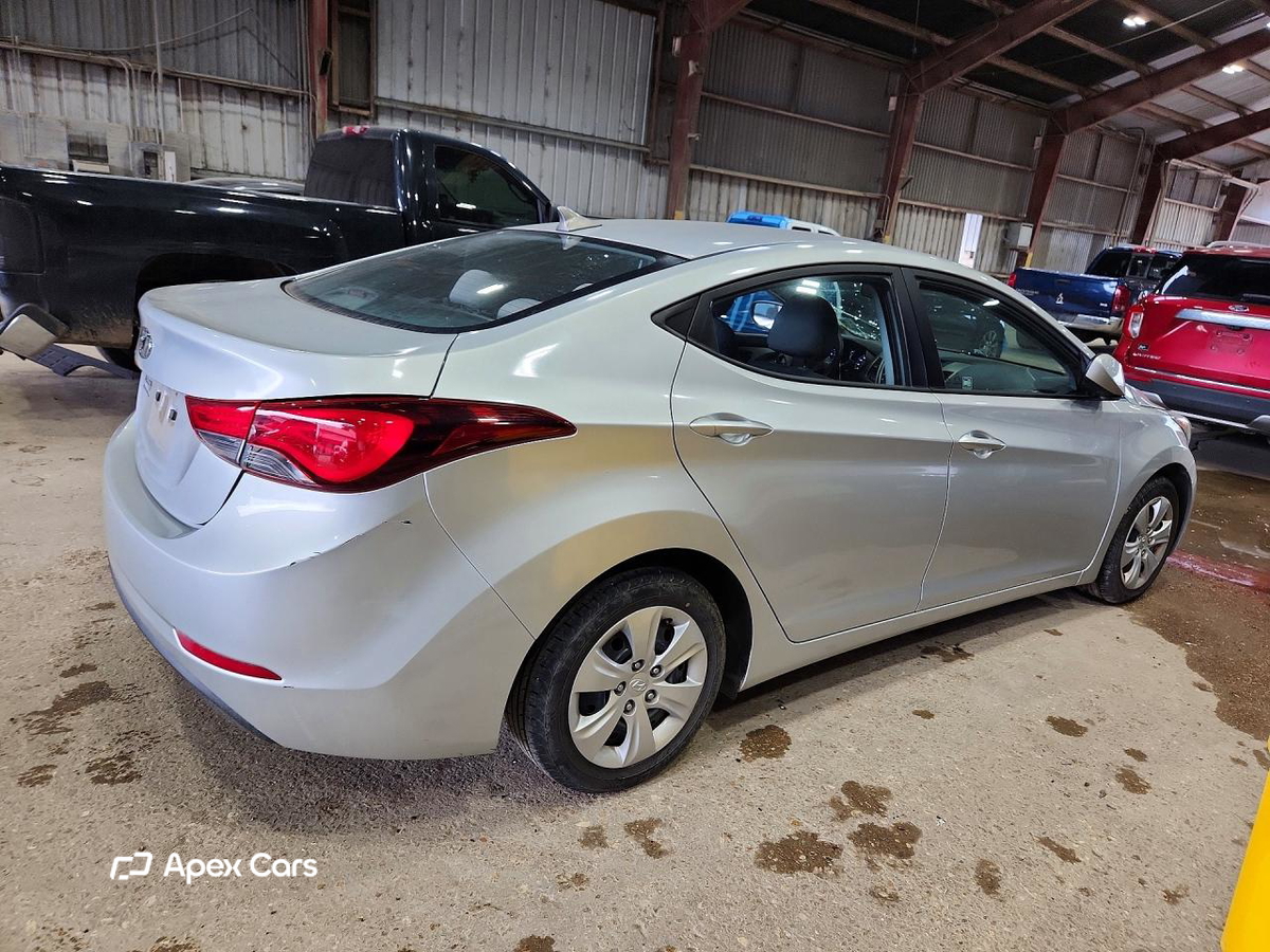 Hyundai Elantra 2016